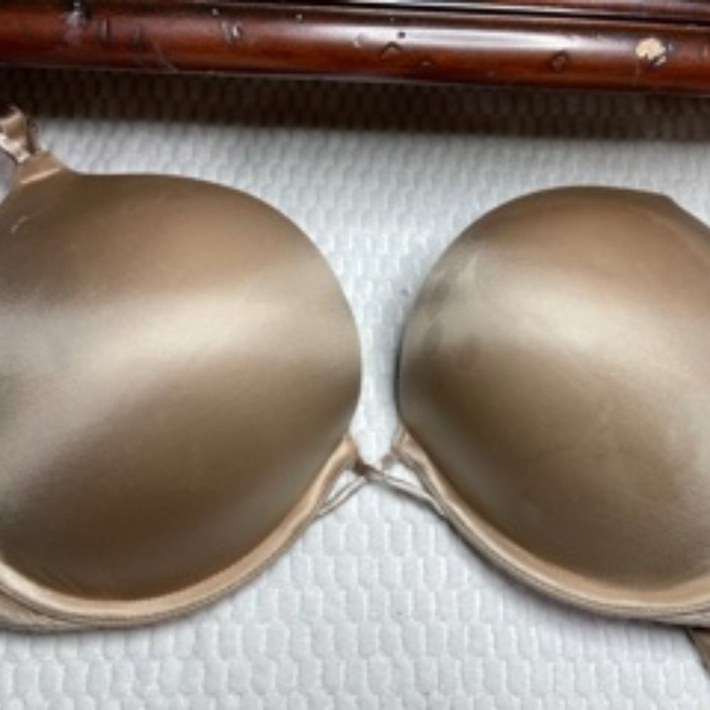Victoria's Secret Bombshell 36C  2 size pushup bra